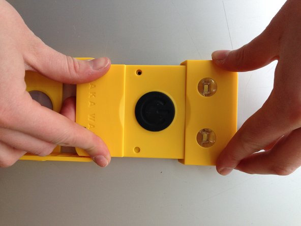 Waka Waka Power Plus Battery Replacement, Click the two parts together: crwdns2935265:011crwdnd2935265:03crwdnd2935265:03crwdne2935265:0