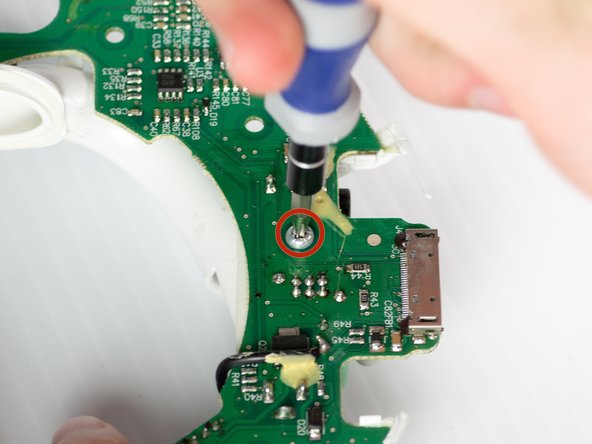 Disassembling the Circuit Board: crwdns2935265:012crwdnd2935265:02crwdnd2935265:03crwdne2935265:0