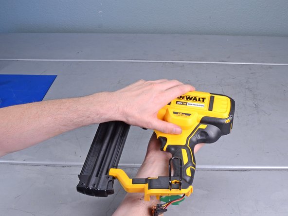 Dewalt Nailers DCN680D1 2018 Driver Blade Replacement, Remove the left housing: crwdns2935265:07crwdnd2935265:02crwdnd2935265:03crwdne2935265:0