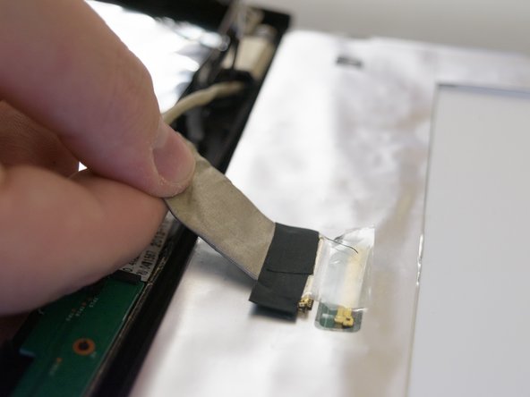 Lenovo ThinkPad T530 Display Replacement, Disconecting the Ribbon Connector: stap 0, afbeelding 3 van 3