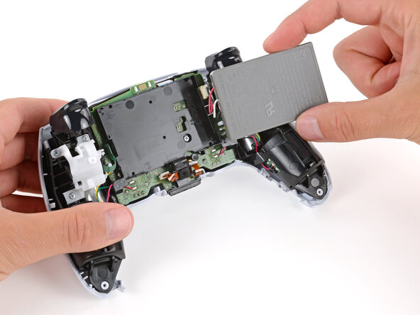 DualSense Controller V5 Battery Replacement, Disconnect the battery: crwdns2935265:015crwdnd2935265:02crwdnd2935265:02crwdne2935265:0