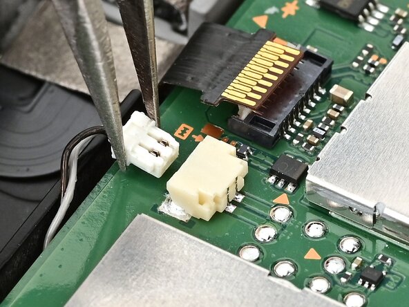 Nintendo Switch 2 Board Replacement, Disconnect the right speaker: crwdns2935265:052crwdnd2935265:02crwdnd2935265:02crwdne2935265:0