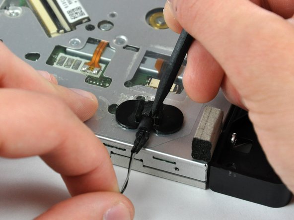 Installing iMac Intel 20" EMC 2133 and 2210 Dual Hard Drive, Optical Drive: crwdns2935265:018crwdnd2935265:02crwdnd2935265:02crwdne2935265:0