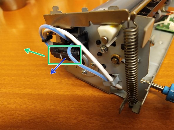 Fuser pressure roller replacement for Lexmark MS710 series printer, unclip the wires: crwdns2935265:03crwdnd2935265:03crwdnd2935265:03crwdne2935265:0
