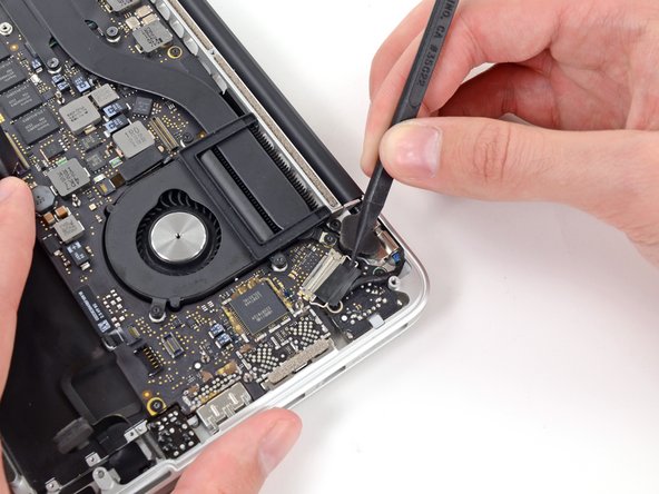 MacBook Pro 13" Retina Display Late 2012 Upper Case Replacement: crwdns2935265:042crwdnd2935265:02crwdnd2935265:02crwdne2935265:0