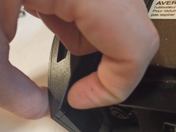 Ecovacs Deebot 920 Disassembly, Remove The Skid Plate: crwdns2935265:03crwdnd2935265:02crwdnd2935265:03crwdne2935265:0