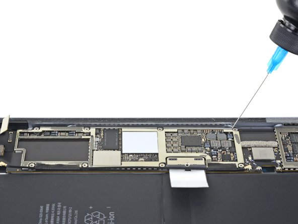 iPad Pro 9.7" Battery Replacement, Apply isopropyl alcohol: step 90, image 2 of 2