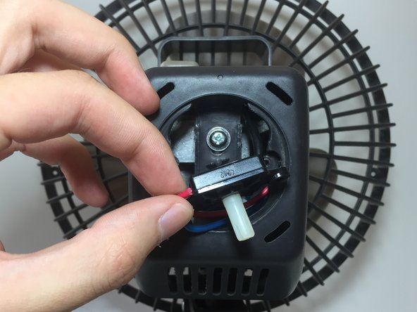 Holmes Blizzard Fan Oscillation Button Replacement: crwdns2935265:06crwdnd2935265:02crwdnd2935265:02crwdne2935265:0