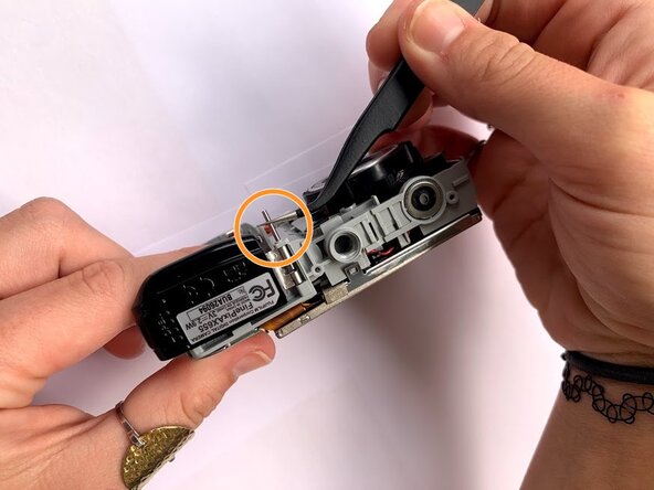 Fujifilm FinePix AX665 Battery Door Hinge Replacement: crwdns2935265:03crwdnd2935265:02crwdnd2935265:03crwdne2935265:0