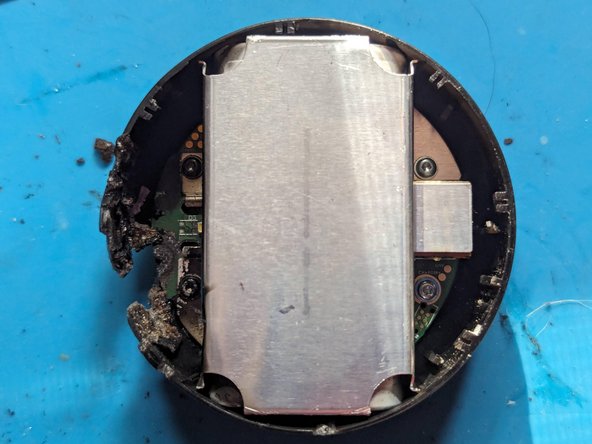 Ember Mug Destructive Teardown, Remove the Bottom Screws: crwdns2935265:05crwdnd2935265:02crwdnd2935265:03crwdne2935265:0