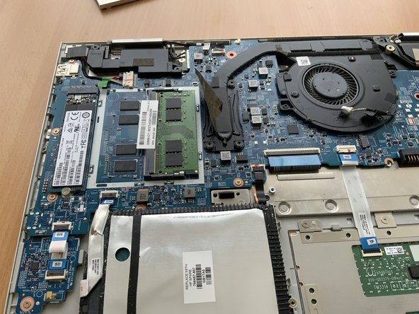 HP ENVY ×360 15-bp106ng RAM Replacement, Remove RAM housing: crwdns2935265:09crwdnd2935265:03crwdnd2935265:03crwdne2935265:0