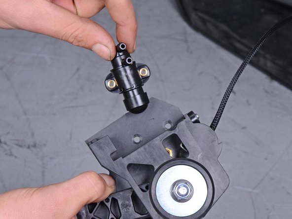 Wacker 4-Stroke Rammer BS504AS REV 101 (2019) Petcock Replacement, Remove the petcock: crwdns2935265:015crwdnd2935265:02crwdnd2935265:02crwdne2935265:0