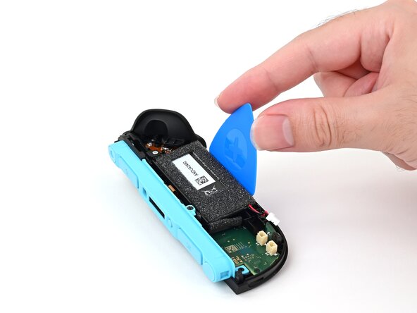 Joy-Con 2 (Left) Battery Replacement, Remove the battery: crwdns2935265:013crwdnd2935265:01crwdnd2935265:03crwdne2935265:0