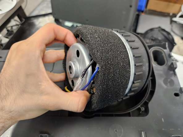 S7 MaxV Ultra dock: Suction fan replacement, Remove the suction fan.: crwdns2935265:015crwdnd2935265:02crwdnd2935265:03crwdne2935265:0