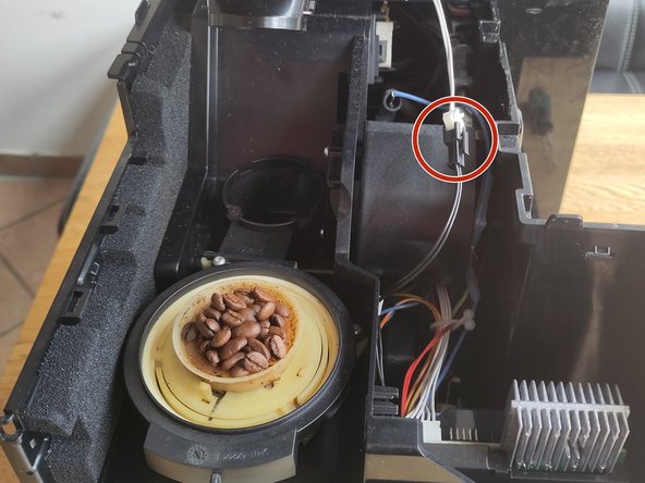 Disassembly of the Melitta Caffeo CI housing: crwdns2935265:04crwdnd2935265:03crwdnd2935265:03crwdne2935265:0