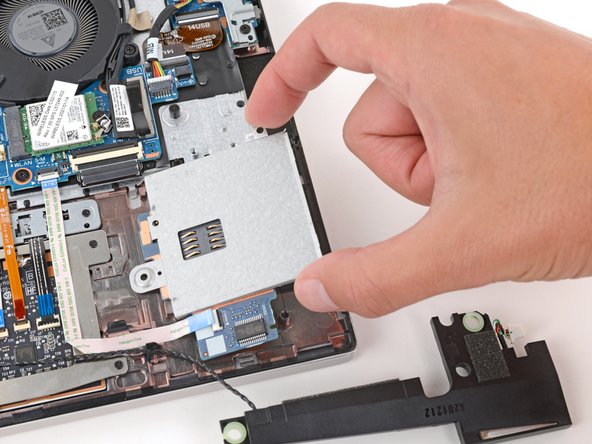 HP EliteBook 845 G7 Smart Card Reader Replacement, Remove the smart card reader: crwdns2935265:014crwdnd2935265:02crwdnd2935265:03crwdne2935265:0