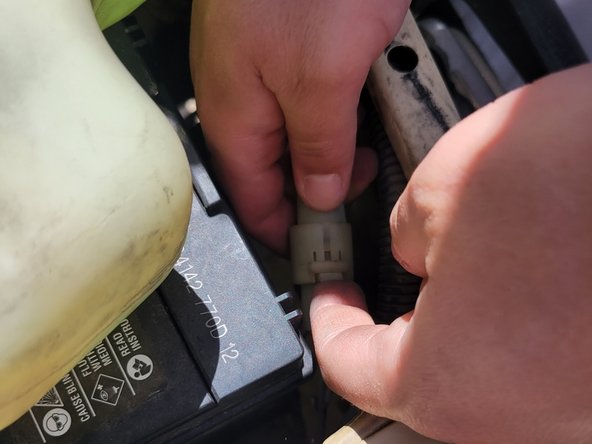 1986 Toyota Pickup Windshield Washer Pump Replacement: crwdns2935265:04crwdnd2935265:03crwdnd2935265:03crwdne2935265:0