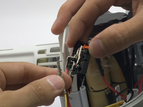 Black and Decker Dustbuster CHV1510 Power Button Assembly Replacement: crwdns2935265:07crwdnd2935265:02crwdnd2935265:02crwdne2935265:0