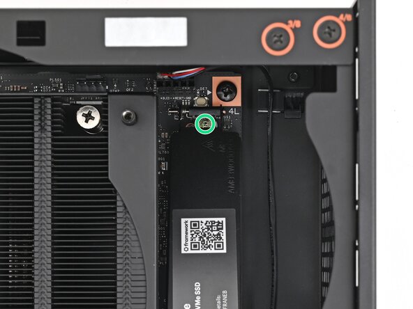 Framework Desktop DIY Edition Quick Start Guide, Remove the primary storage heat spreader screw: crwdns2935265:09crwdnd2935265:02crwdnd2935265:03crwdne2935265:0