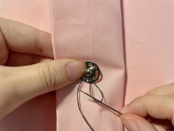 How to Sew On A Press Stud: crwdns2935265:08crwdnd2935265:02crwdnd2935265:02crwdne2935265:0