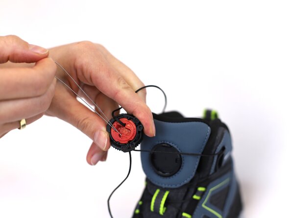 How to Replace a Dial-Lace System in a Hiking Boot, Keep pulling the lace: crwdns2935265:015crwdnd2935265:03crwdnd2935265:03crwdne2935265:0