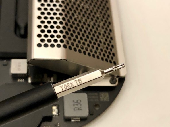 Mac mini Late 2018 Disassembly, Memory cover: crwdns2935265:013crwdnd2935265:02crwdnd2935265:03crwdne2935265:0