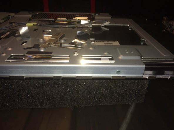 Apple Cinema HD Display 30" Teardown, Dévissez cage: crwdns2935265:014crwdnd2935265:03crwdnd2935265:03crwdne2935265:0