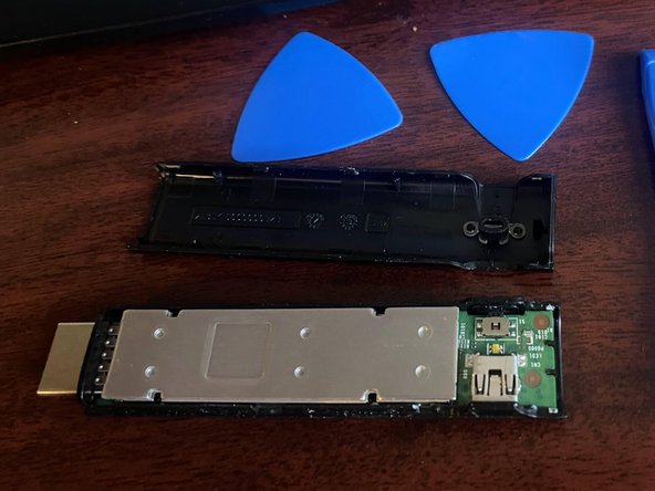 Disassembling Roku Streaming Stick 4K Model 3810X, Removing the system board from the plastic case: paso 2, imagen 2 de 3