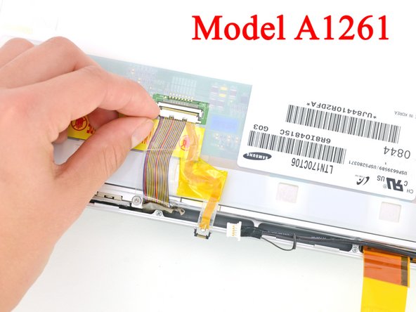 MacBook Pro 17" Models A1151 A1212 A1229 and A1261 Clutch Cover Replacement: crwdns2935265:028crwdnd2935265:02crwdnd2935265:02crwdne2935265:0