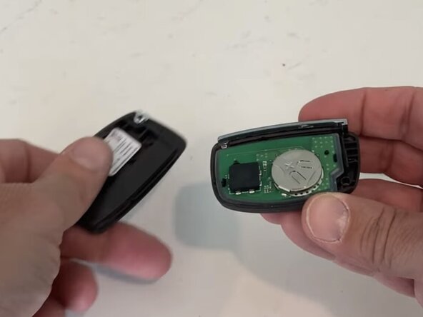 2015-2020 Hyundai Elantra Key Fob Battery Replacement: stap 2, afbeelding 3 van 3