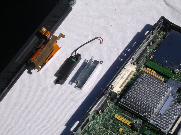 Disassembling the Compaq Armada 7800: crwdns2935265:022crwdnd2935265:03crwdnd2935265:03crwdne2935265:0