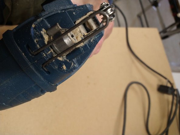 Bosch GST90BE Jigsaw Disassembly, Remove metal cover and wire blade guard: crwdns2935265:04crwdnd2935265:02crwdnd2935265:03crwdne2935265:0