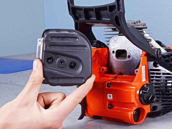 Echo Chain Saw CS4910 2020 Piston Assembly Replacement, Remove the muffler: crwdns2935265:034crwdnd2935265:03crwdnd2935265:03crwdne2935265:0