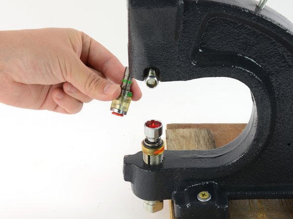 ハンドプレスを使ってプラスチック製スナップ留めを付ける方法: 手順 6、 3の画像 1