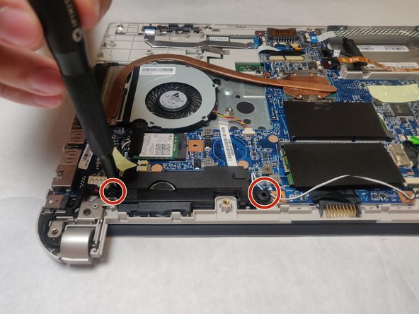 Toshiba Satellite E45t-B4204 Speaker Replacement, Speaker: crwdns2935265:04crwdnd2935265:02crwdnd2935265:03crwdne2935265:0