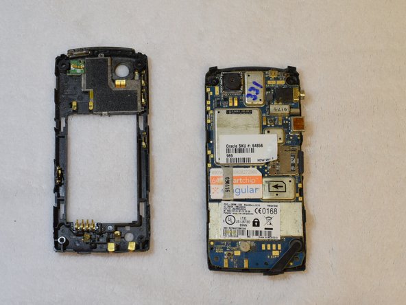 Blackberry 8110 Display Replacement, Removing the back panel.: crwdns2935265:06crwdnd2935265:02crwdnd2935265:02crwdne2935265:0