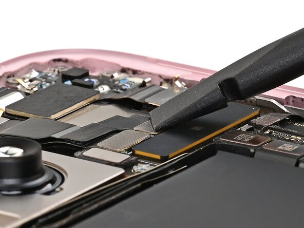 iPhone 15 Logic Board Replacement, Connect the assemblies: 手順 67、 3の画像 2