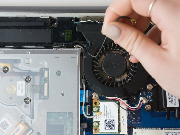 Samsung NP700Z5AH Fan Replacement: crwdns2935265:011crwdnd2935265:03crwdnd2935265:03crwdne2935265:0