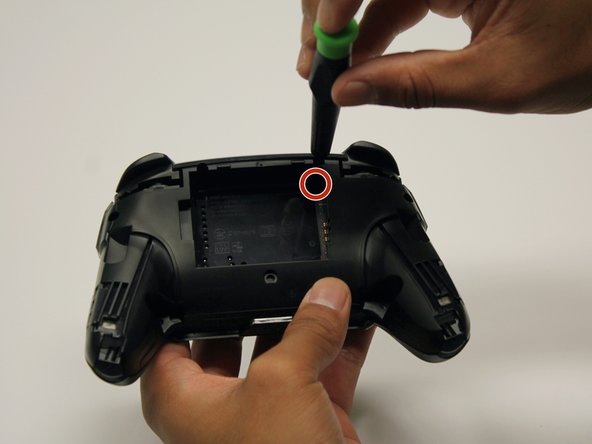 Nintendo Switch Pro控制器按钮/ D-Pad更换指南, 按钮/ D-Pad: 步骤 7 中的图像 2，3