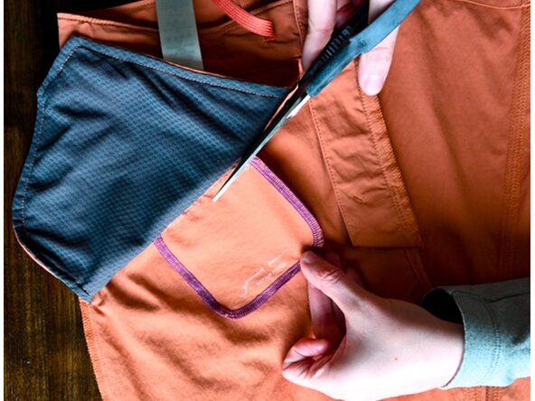 Whip Stitch on a Patch, Removing the fabric patch in Patagonia® Quandary Pants: crwdns2935265:03crwdnd2935265:02crwdnd2935265:03crwdne2935265:0