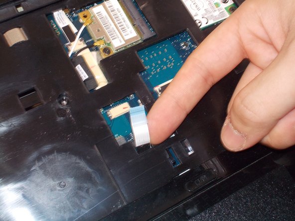 Toshiba Satellite L675D-S7015 Cooling Fan Replacement: crwdns2935265:011crwdnd2935265:02crwdnd2935265:02crwdne2935265:0