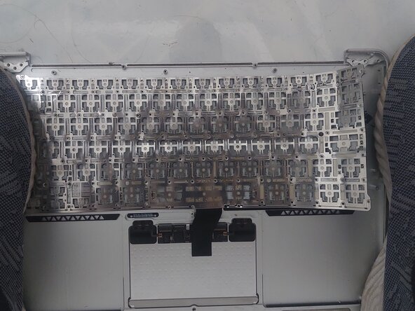 MacBook Air 11" Mid 2011 Keyboard Replacement, Removing the keyboard: crwdns2935265:04crwdnd2935265:02crwdnd2935265:03crwdne2935265:0