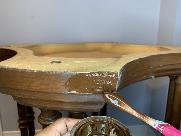 How to Fix Chipped Wood Furniture: crwdns2935265:07crwdnd2935265:03crwdnd2935265:03crwdne2935265:0
