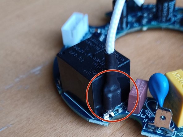 Anko Milk Frother SB-0802C1 Teardown, Separate the main PCB from the bottom: crwdns2935265:05crwdnd2935265:02crwdnd2935265:02crwdne2935265:0