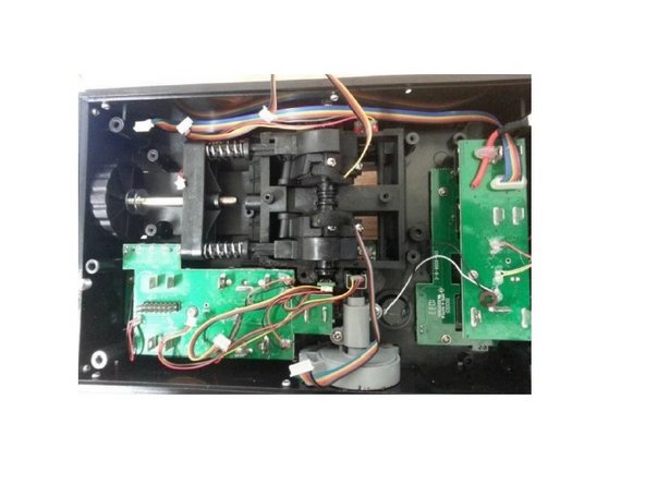 Replacing the friction pads, Remove the screws: crwdns2935265:03crwdnd2935265:02crwdnd2935265:03crwdne2935265:0