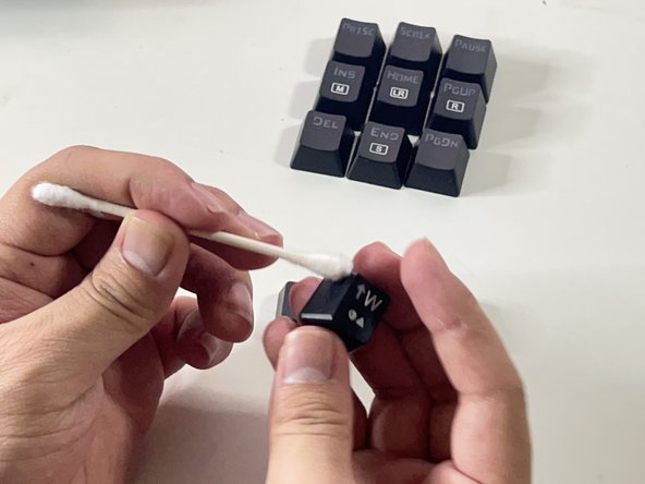 Redragon K552 Key Switch Replacement: 手順 3、 3の画像 2