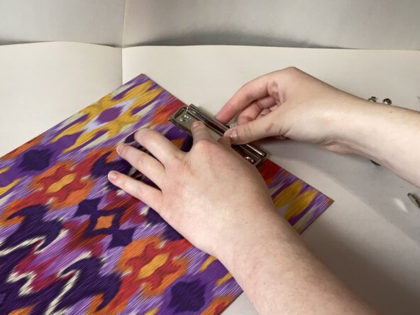 How to Replace the Rivets in a Clipboard: crwdns2935265:05crwdnd2935265:01crwdnd2935265:03crwdne2935265:0