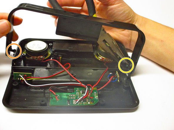 iHip Fold-Up Portable Speaker Stand Replacement, Removing the Stand: crwdns2935265:06crwdnd2935265:02crwdnd2935265:02crwdne2935265:0