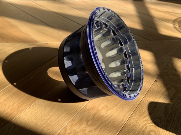 Dyson DC 37 Allergy Gasket Replacement, Cleaning the Cyclone Block: crwdns2935265:04crwdnd2935265:02crwdnd2935265:03crwdne2935265:0