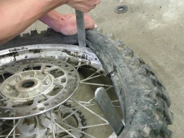 How to change a dirt bike tire: crwdns2935265:011crwdnd2935265:03crwdnd2935265:03crwdne2935265:0